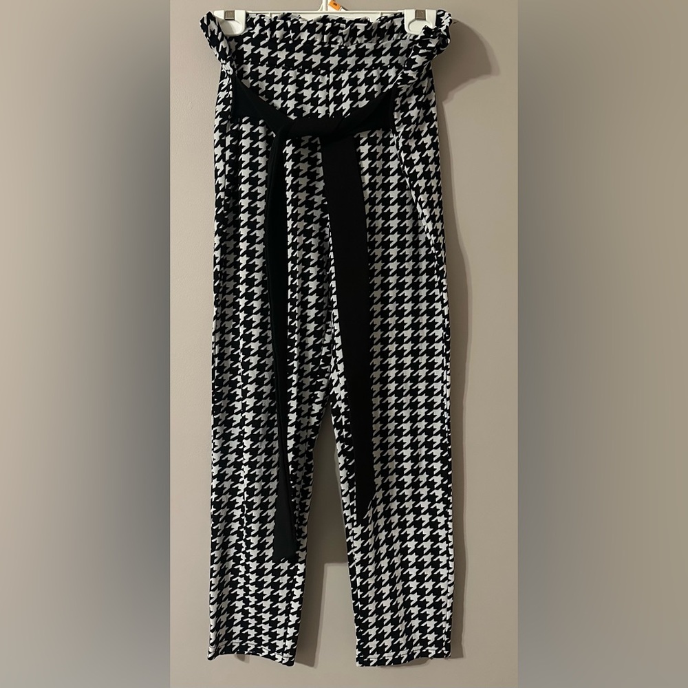 SHEIN size LARGE, black & white houndstooth, paper bag waist w/sash pants.